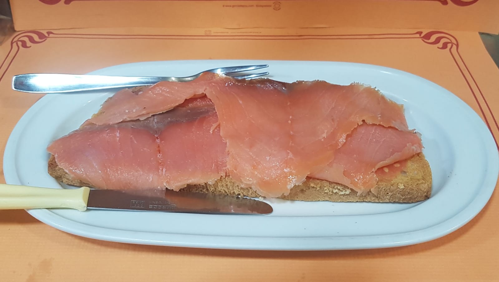 Tostada de salmón